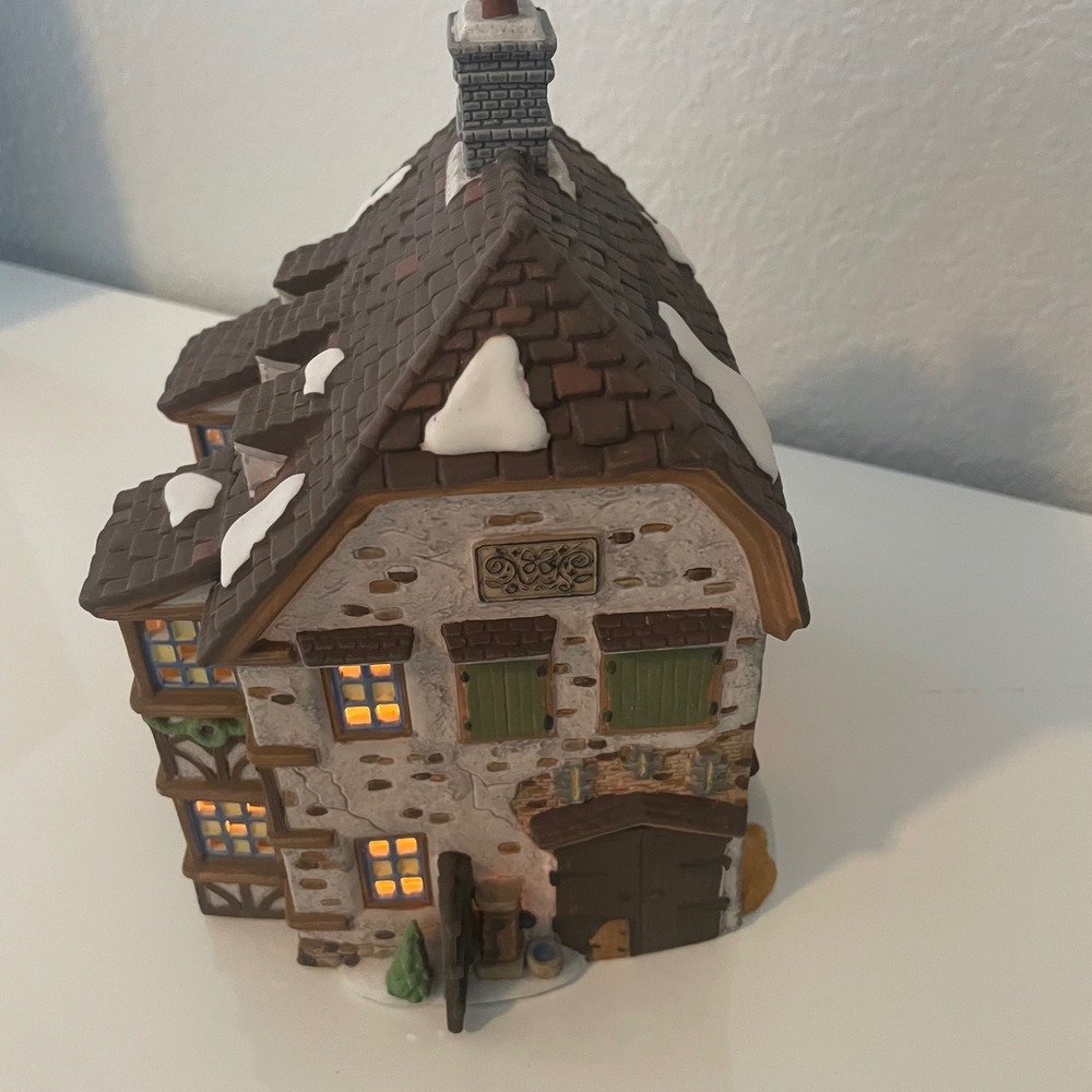 Department 56 Dickens Village Sir John Falstaff Inn 1995 Heritage Collection - Picture 4 of 9